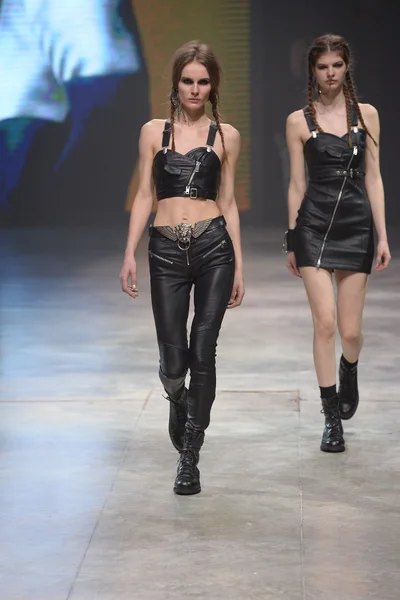 Look 11